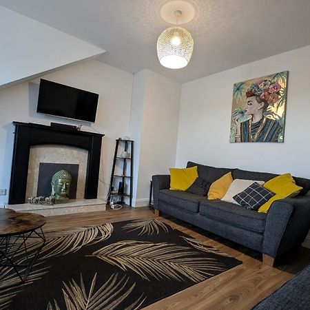 Lovely 2 Bedroom Apartment In Central Location Гринок Экстерьер фото